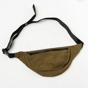 NWT BAGGU Crescent Fanny Pack - Seaweed